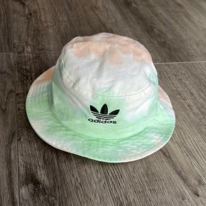 Adidas tie dye bucket hat